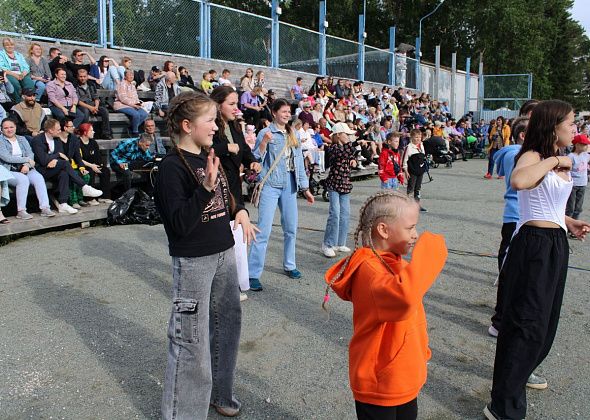 День молодежи на стадионе “Горняк” - напутствия выпускникам, танцы, конкурсы (фото, видео)
