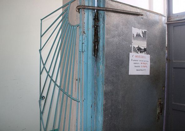Колясочникам страшно, работающим людям домой не попасть. Как живется в общежитии без вахтера?