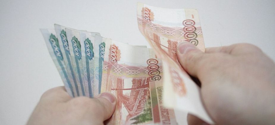 Продавец в Североуральске заплатит 100 тысяч за кражу с банковского счета