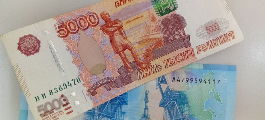 7 тысяч рублей - от благотворителей. Погорельцам и женщине, пострадавшей в ДТП