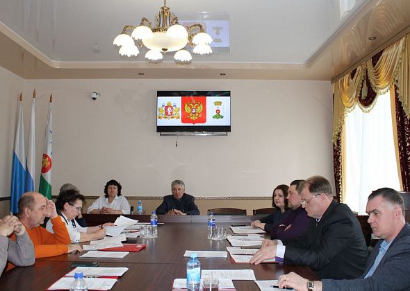 На мандатной комиссии указали на большое количество прогулов заседаний четверым депутатам Думы СГО 